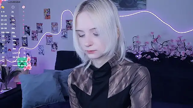 Megan--chan online show from December 14, 7:07 pm