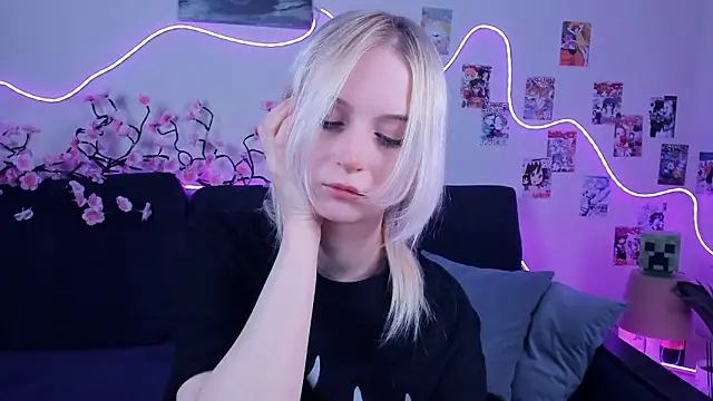 Snapshot of Megan--chan chatting on January 17, 5:49 pm Megan--chan online show from January 17, 5:49 pm