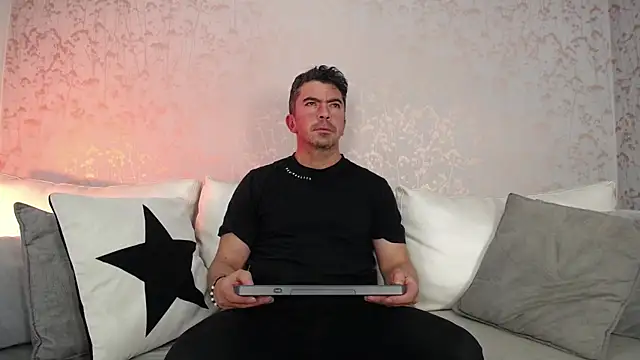 Snapshot of JuanKFit_45 chatting on November 8, 1:44 pm JuanKFit 45 online show from November 8, 1:44 pm