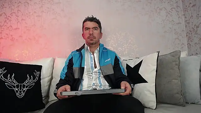 Snapshot of JuanKFit_45 chatting on November 10, 1:43 pm JuanKFit 45 online show from November 10, 1:43 pm