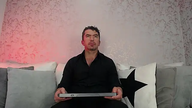 Snapshot of JuanKFit_45 chatting on November 20, 1:33 pm JuanKFit 45 online show from November 20, 1:33 pm