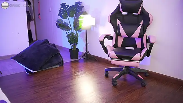 AnnieCouperr online show from March 11, 7:53 pm