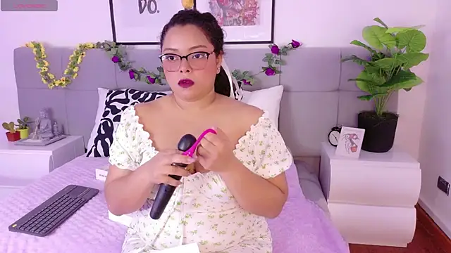 Alanaa Gomez online show from September 18, 1:13 pm