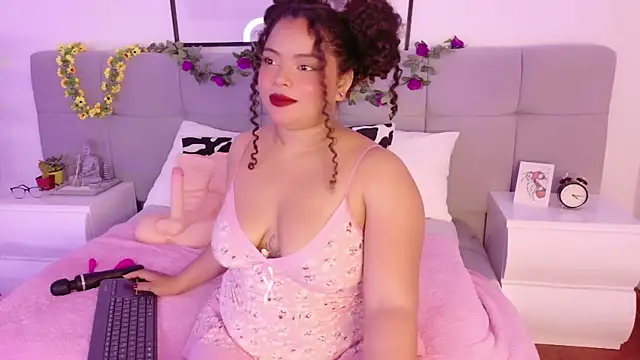 Alanaa Gomez online show from October 3, 12:35 pm