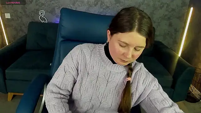 Snapshot of CraveeDoll chatting on February 2, 2:27 pm CraveeDoll online show from February 2, 2:27 pm