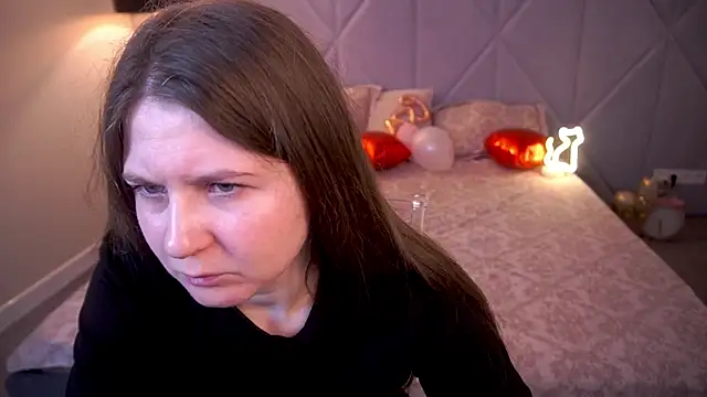 Snapshot of CraveeDoll chatting on February 7, 1:48 pm CraveeDoll online show from February 7, 1:48 pm