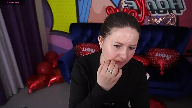 Snapshot of CraveeDoll chatting on February 10, 1:48 pm CraveeDoll online show from February 10, 1:48 pm