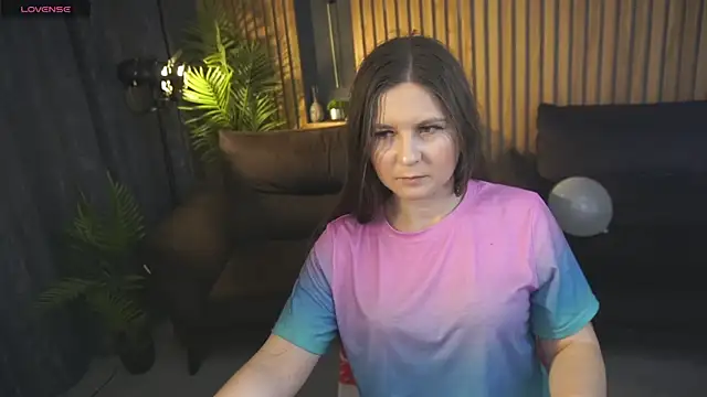 Snapshot of CraveeDoll chatting on February 20, 7:14 pm CraveeDoll online show from February 20, 7:14 pm