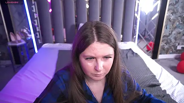 Snapshot of CraveeDoll chatting on March 1, 7:49 pm CraveeDoll online show from March 1, 7:49 pm