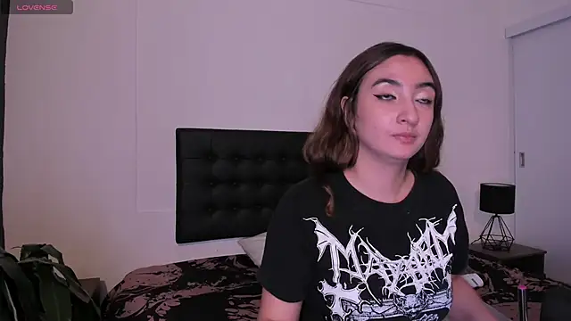 Snapshot of Alice_Dickinssonn chatting on November 20, 12:38 pm Alice Dickinssonn online show from November 20, 12:38 pm