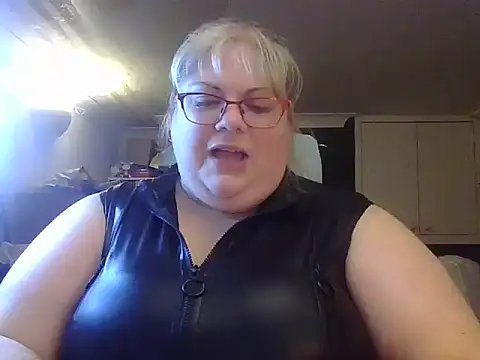 Kinkyhousewife83 online show from November 23, 5:46 pm