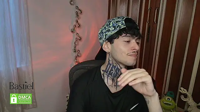 Snapshot of Mihail_leroy chatting on October 14, 10:43 pm Mihail leroy online show from October 14, 10:43 pm