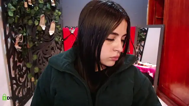 sofi lara28 online show from February 16, 1:29 pm