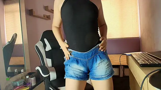 luna desiree online show from October 13, 1:44 pm