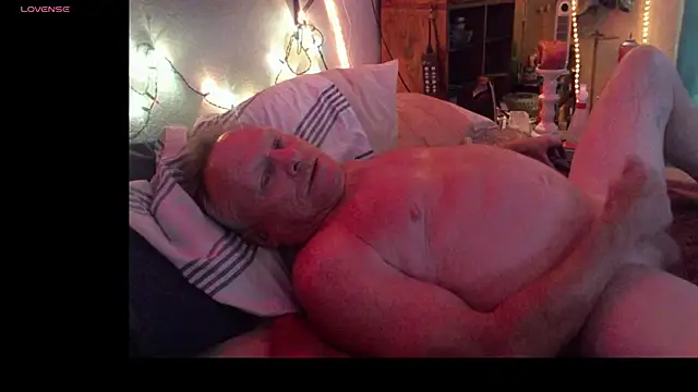 Pussyeat2please online show from February 13, 12:45 pm