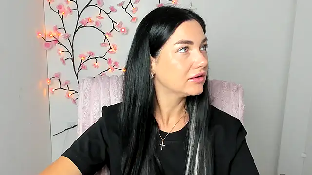 Snapshot of Lune_Moon chatting on July 6, 5:26 am Lune Moon online show from July 6, 5:26 am