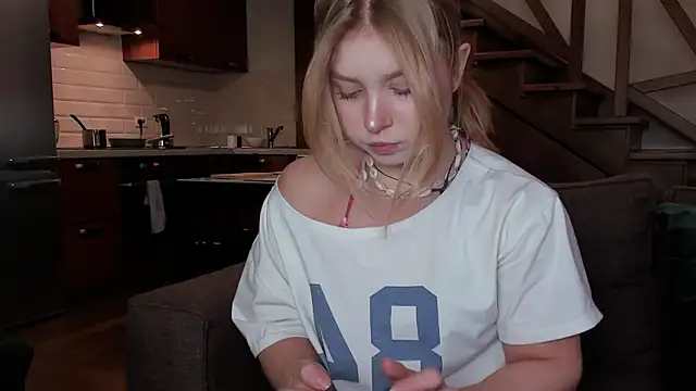 Snapshot of VanillaLivitski chatting on October 9, 11:19 am VanillaLivitski online show from October 9, 11:19 am