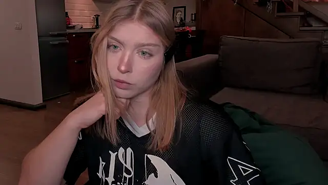 Snapshot of VanillaLivitski chatting on November 3, 2:29 pm VanillaLivitski online show from November 3, 2:29 pm