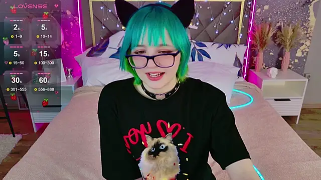 CoralineYoung online show from February 8, 7:12 am