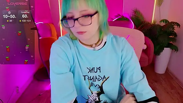 CoralineYoung online show from April 5, 7:05 am