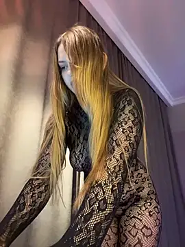 Nikole Boom online show from September 25, 7:06 pm