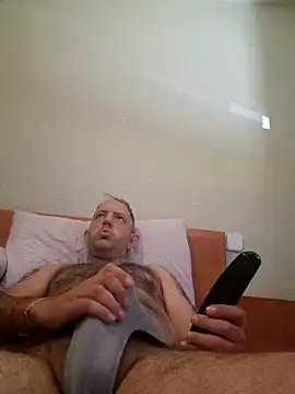 Snapshot of aries41s chatting on October 1, 10:43 am aries41s online show from October 1, 10:43 am