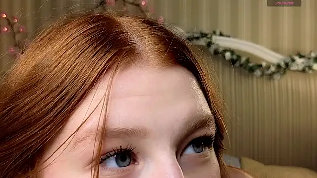 Snapshot of Juuulia_ chatting on April 18, 8:09 pm Juuulia online show from April 18, 8:09 pm