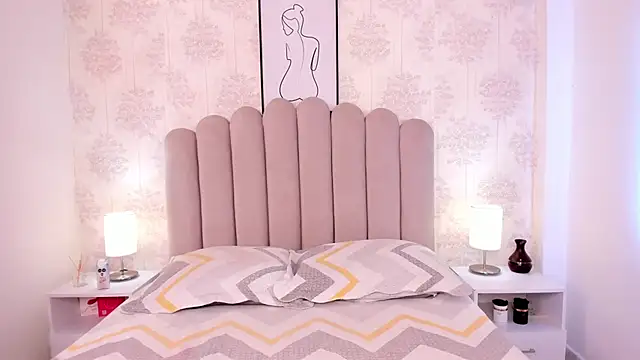 ShaynaHosk online show from November 14, 8:40 pm