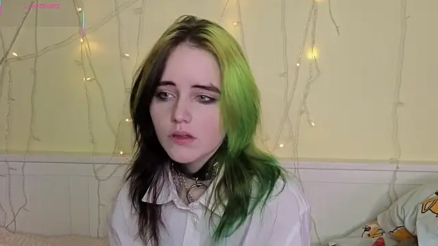 Snapshot of PortiaHedge chatting on October 8, 7:11 pm PortiaHedge online show from October 8, 7:11 pm