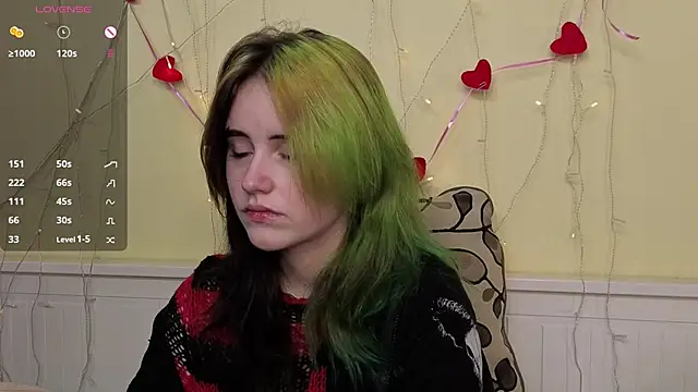 Snapshot of PortiaHedge chatting on October 17, 6:21 pm PortiaHedge online show from October 17, 6:21 pm