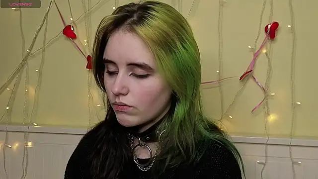 Snapshot of PortiaHedge chatting on October 18, 6:52 pm PortiaHedge online show from October 18, 6:52 pm