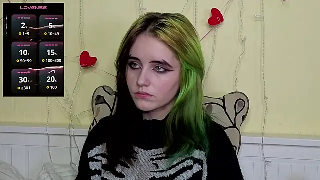 Snapshot of PortiaHedge chatting on October 20, 7:25 pm PortiaHedge online show from October 20, 7:25 pm