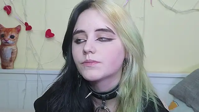 Snapshot of PortiaHedge chatting on October 27, 7:51 pm PortiaHedge online show from October 27, 7:51 pm