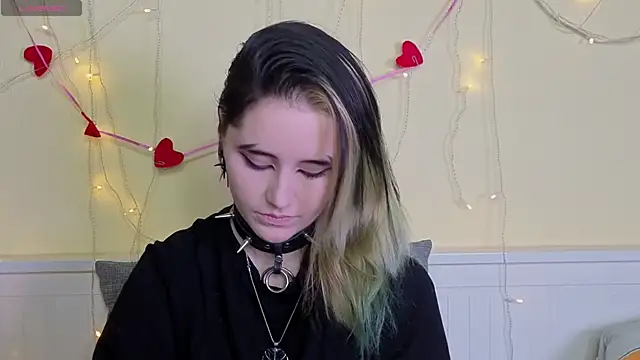 Snapshot of PortiaHedge chatting on November 8, 6:18 pm PortiaHedge online show from November 8, 6:18 pm