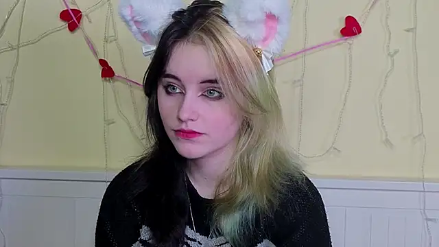 Snapshot of PortiaHedge chatting on November 11, 6:08 pm PortiaHedge online show from November 11, 6:08 pm