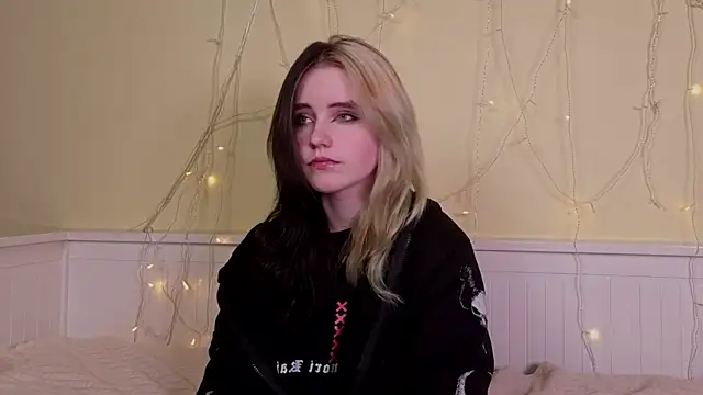 Snapshot of PortiaHedge chatting on December 4, 5:54 pm PortiaHedge online show from December 4, 5:54 pm