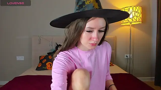 Snapshot of cutienaughtygirl chatting on October 25, 9:28 am cutienaughtygirl online show from October 25, 9:28 am