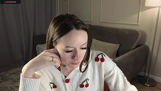 Snapshot of cutienaughtygirl chatting on November 24, 12:16 pm cutienaughtygirl online show from November 24, 12:16 pm