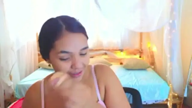 loreaniss online show from November 10, 7:57 pm