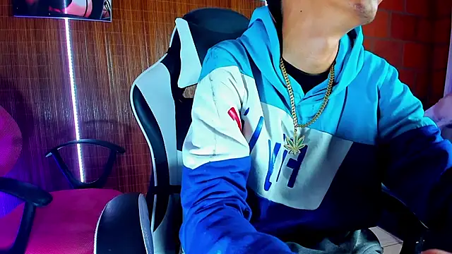 Snapshot of briamhoconor_xh chatting on March 3, 2:39 am briamhoconor xh online show from March 3, 2:39 am