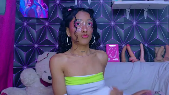 Kylie Moan online show from October 29, 5:42 am