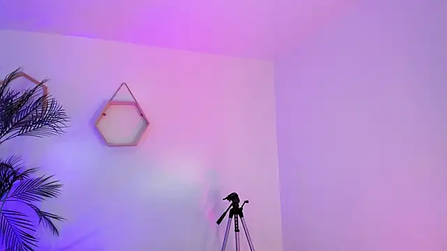 Hadid Jimenez  online show from April 13, 7:19 pm