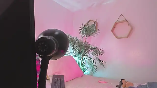 Hadid Jimenez  online show from April 16, 7:47 pm