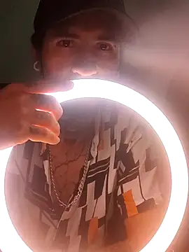 Snapshot of Tattoboy19cm chatting on September 16, 4:46 am Tattoboy19cm online show from September 16, 4:46 am