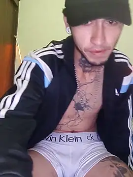 Snapshot of Tattoboy19cm chatting on October 8, 3:15 am Tattoboy19cm online show from October 8, 3:15 am