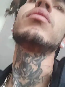 Snapshot of Tattoboy19cm chatting on October 14, 3:02 pm Tattoboy19cm online show from October 14, 3:02 pm