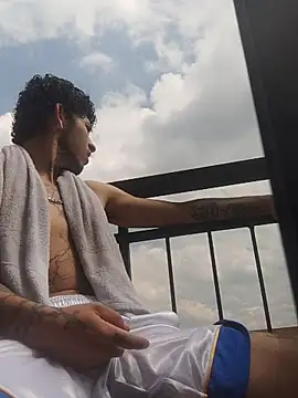 Snapshot of Tattoboy19cm chatting on October 15, 3:12 pm Tattoboy19cm online show from October 15, 3:12 pm