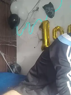 Snapshot of Tattoboy19cm chatting on October 25, 3:07 pm Tattoboy19cm online show from October 25, 3:07 pm