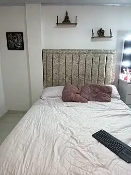 Snapshot of EmiilyEvans_ chatting on October 20, 2:23 am EmiilyEvans online show from October 20, 2:23 am