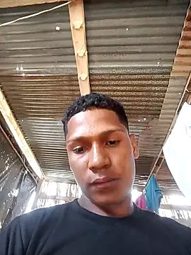 Snapshot of Davir2001 chatting on February 22, 3:10 pm Davir2001 online show from February 22, 3:10 pm